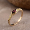 Anillo Vintage Dorado con Piedra Roja