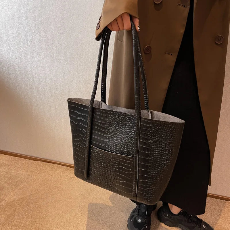 Christina™ | Bolso de Hombro Refinado