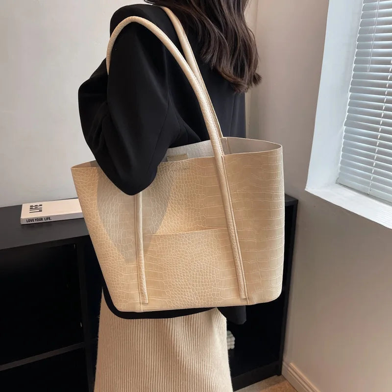 Christina™ | Bolso de Hombro Refinado