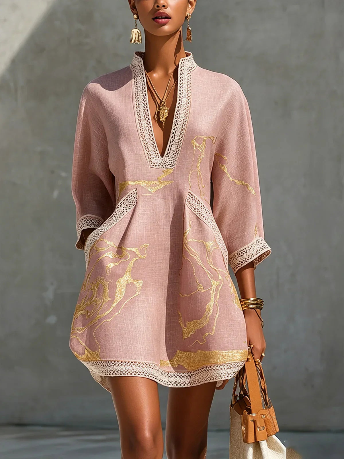 Cristina | Vestido Mini con Estampado de Mármol Dorado y Encaje Crochet