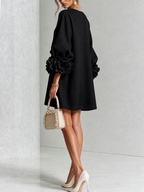Vestido mini blanco con botones florales y mangas florales extravagantes