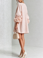 Vestido corto floral rosa con botones y mangas florales sorprendentes