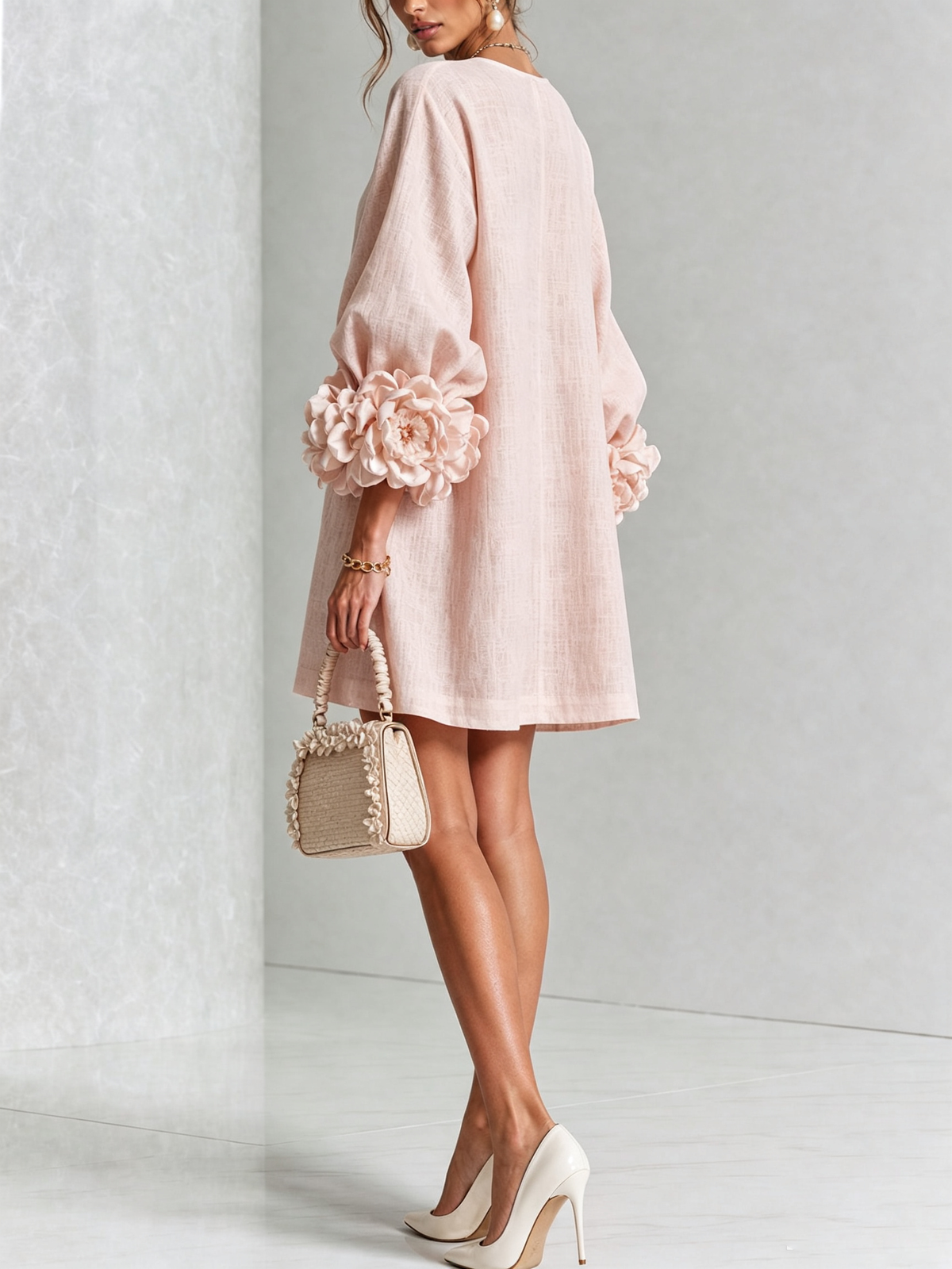 Vestido corto floral rosa con botones y mangas florales sorprendentes