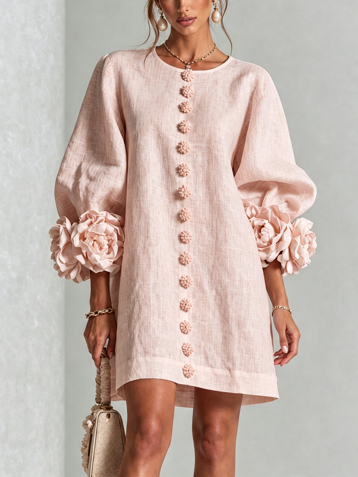Vestido corto floral rosa con botones y mangas florales sorprendentes