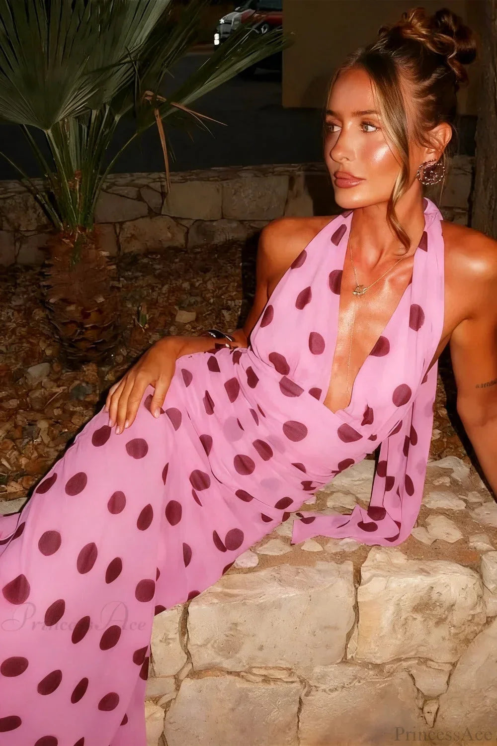 Vestido maxi sin espalda con lazo en la cintura de lunares