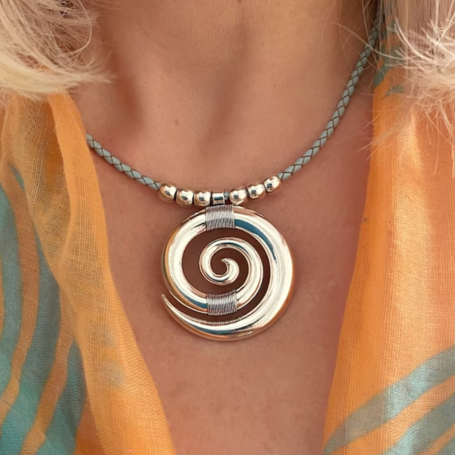 Collar Vintage Espiral Plateado